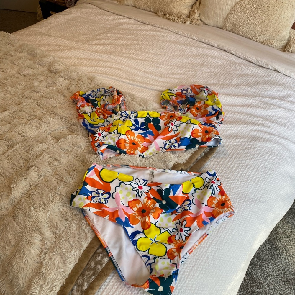 Swimsuit - Picture 3 of 5